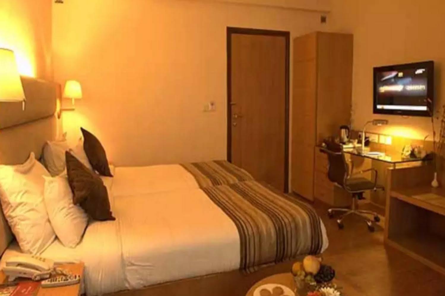 The Manor Bareilly By Leisure Hotels Buitenkant foto